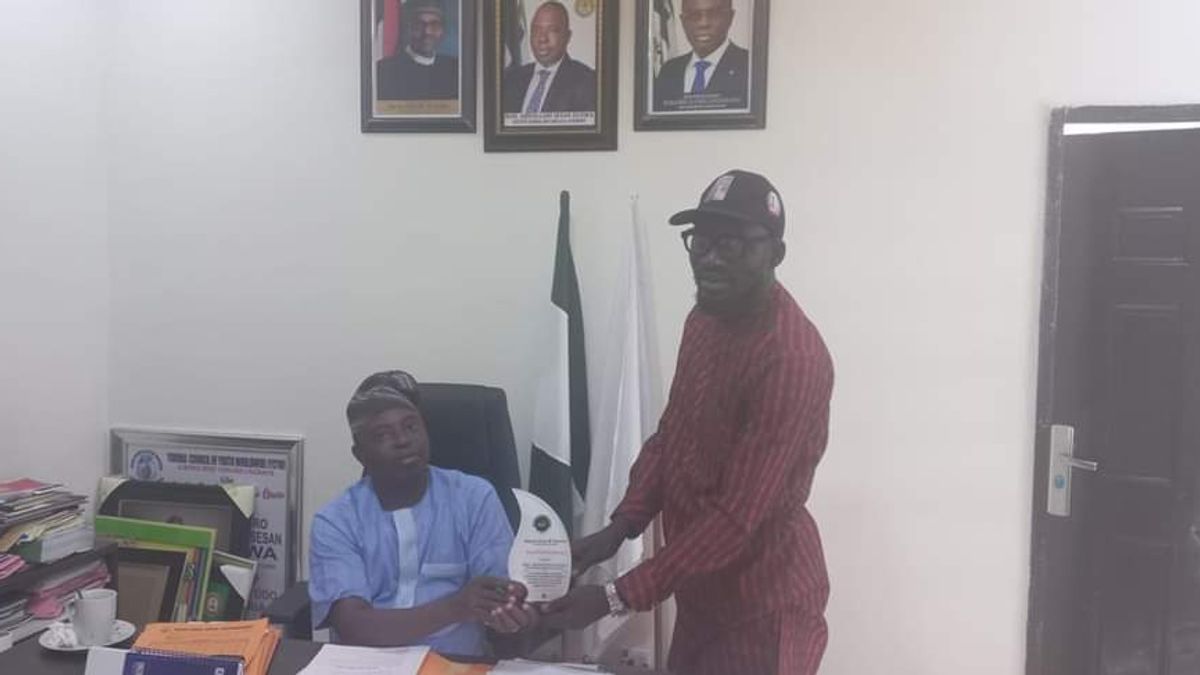 NUT HONOURS HON. OLOWA ON TEACHER'S DAY; LAUDS COUNCIL BOSS ON EDUCATIONAL POLICIES
