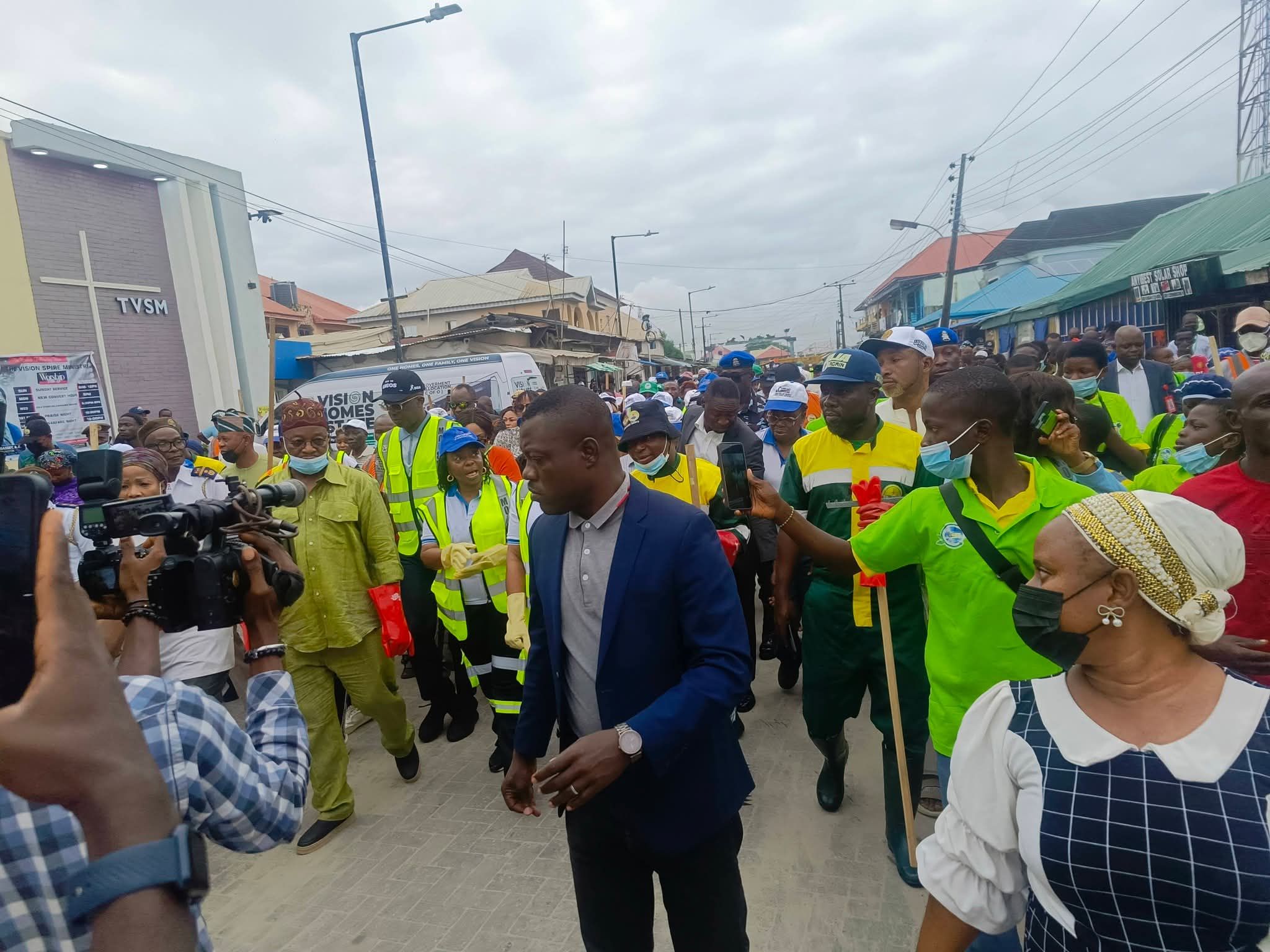 IBEJU-LEKKI MAKES A STATEMENT FOR CLEANER LAGOS AS FIRST LADY, DR. IBIJOKE SANWOOLU, MRS OLUREMI HAMZAT, TOKUN