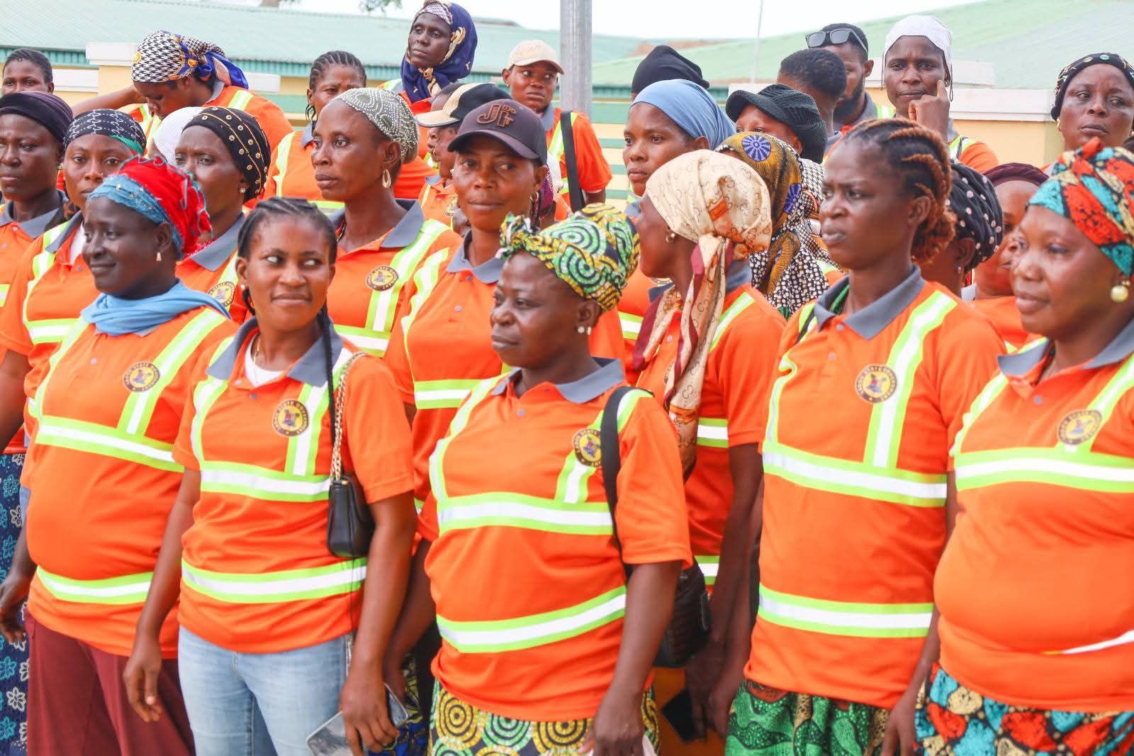 ROAD CLEANING: IBEJU-LEKKI LG, LAGOS STATE MINISTRY OF ENERGY SET TO FLAG OFF MASSIVE ENVIRONMENTAL SANITATION DRIVE.