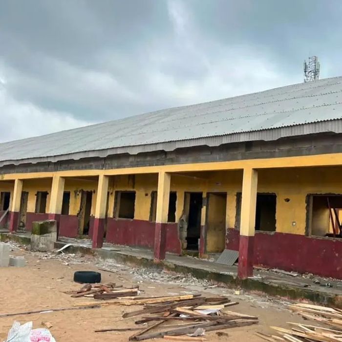 OLOWA INSPECTS ONGOING RENOVATION OF MAGBON ALADE PRIMARY SCHOOL, REAFFIRMS COMMITMENT TO QUALITY EDUCATION