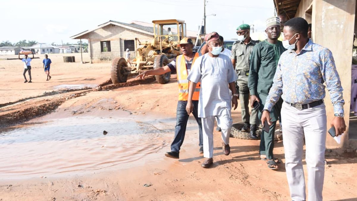 IBEJU-LEKKI COUNCIL MAYOR EMBARKS ON INSPECTION OF ONGOING PROJECTS.