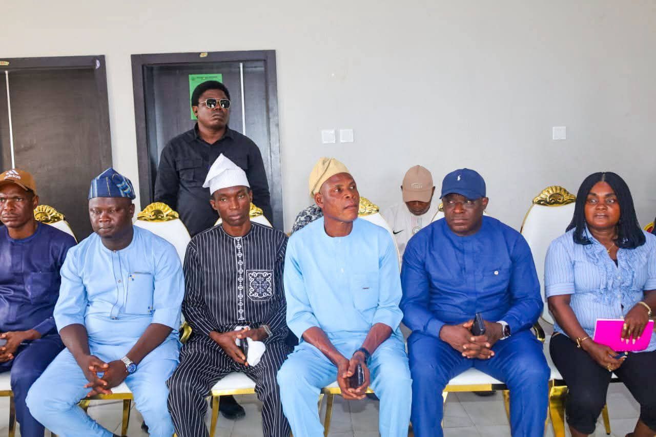 HON. ABDULLAHI SESAN OLOWA HOLDS PEACE AND SECURITY MEETING WITH STAKEHOLDERS IN IBEJU-LEKKI