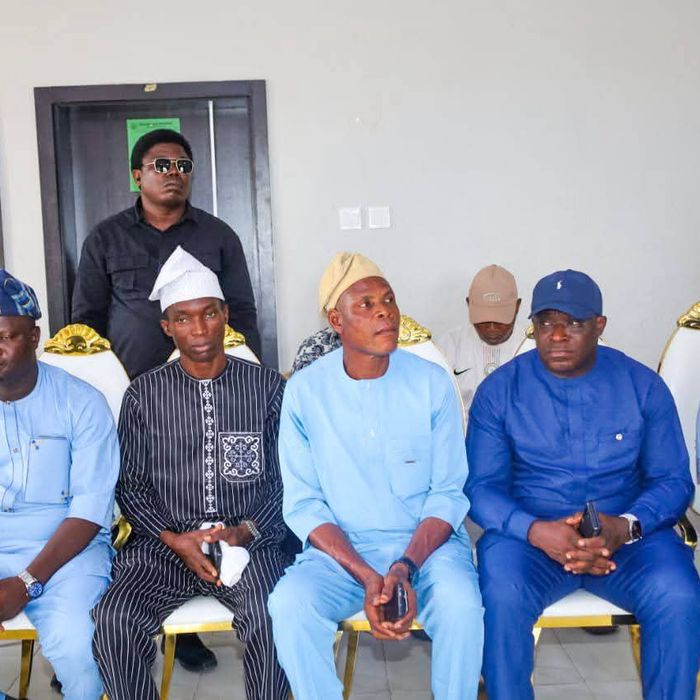 HON. ABDULLAHI SESAN OLOWA HOLDS PEACE AND SECURITY MEETING WITH STAKEHOLDERS IN IBEJU-LEKKI