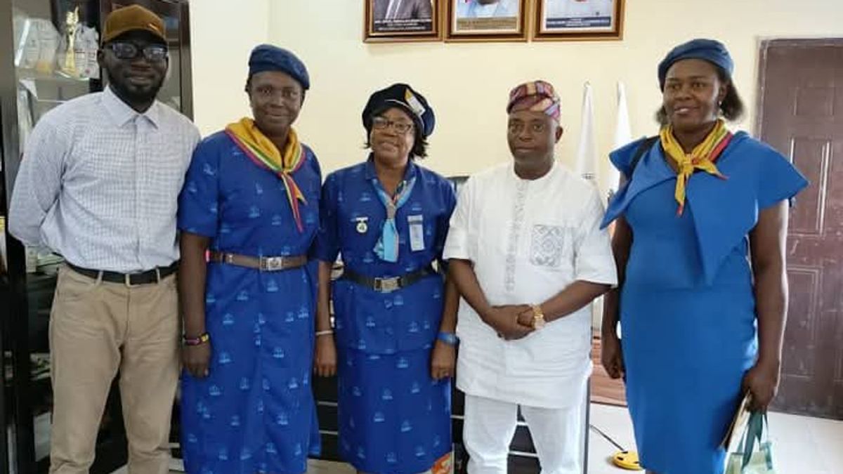 GIRLS GUIDE OFFICIALS PAY COURTESY VISIT TO HON. OLOWA