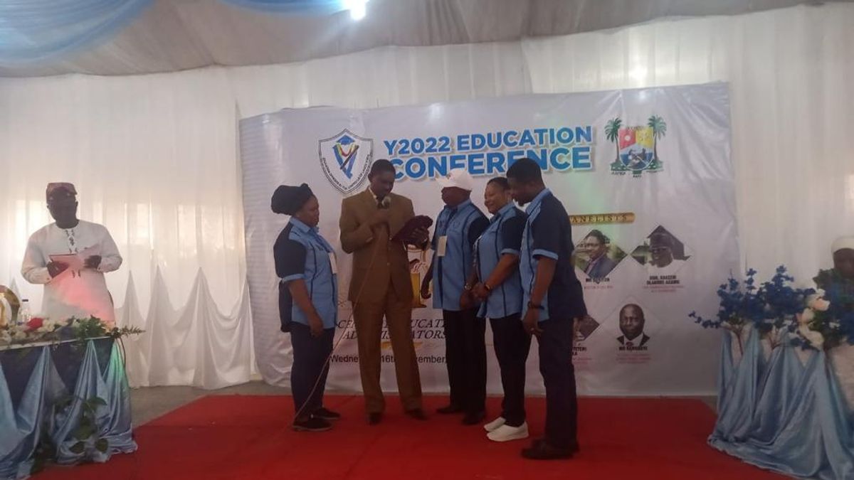 MAYOR OLOWA RECEIVES YET ANOTHER AWARD OF RECOGNITION ON EDUCATION.