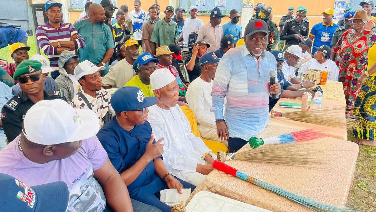 WARD B, E AND F: OLOWA PRESENTS SCORECARD AT RALLIES