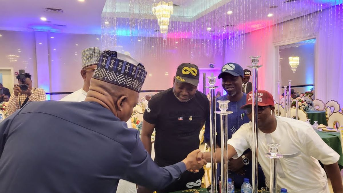 MAYOR OLOWA SOLICITS IBEJU-LEKKI INDIGENES' SUPPORTS TO THE TINUBU/ SHETTIMA CAMPAIGN THROUGH THE CROWD FUNDING APP.