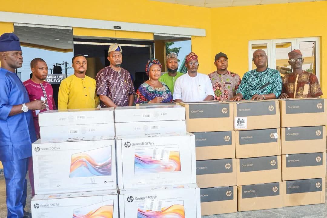 AMERICAN INVESTORS, MR. AND MRS. OLUBUNMI NICOLE JAMES SHULER SUPPORT HON. OLOWA'S DRIVE FOR TECHNOLOGY; DONATES COMPUTER SYSTEMS