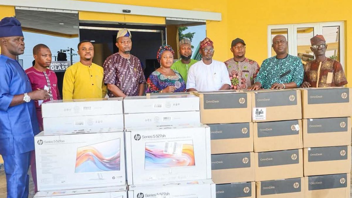 AMERICAN INVESTORS, MR. AND MRS. OLUBUNMI NICOLE JAMES SHULER SUPPORT HON. OLOWA'S DRIVE FOR TECHNOLOGY; DONATES COMPUTER SYSTEMS