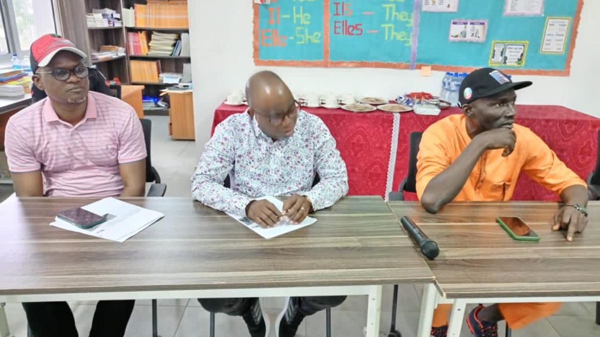 IBEJU-LEKKI LOCAL GOVERNMENT EXCO VISITS CORONA SCHOOL TO