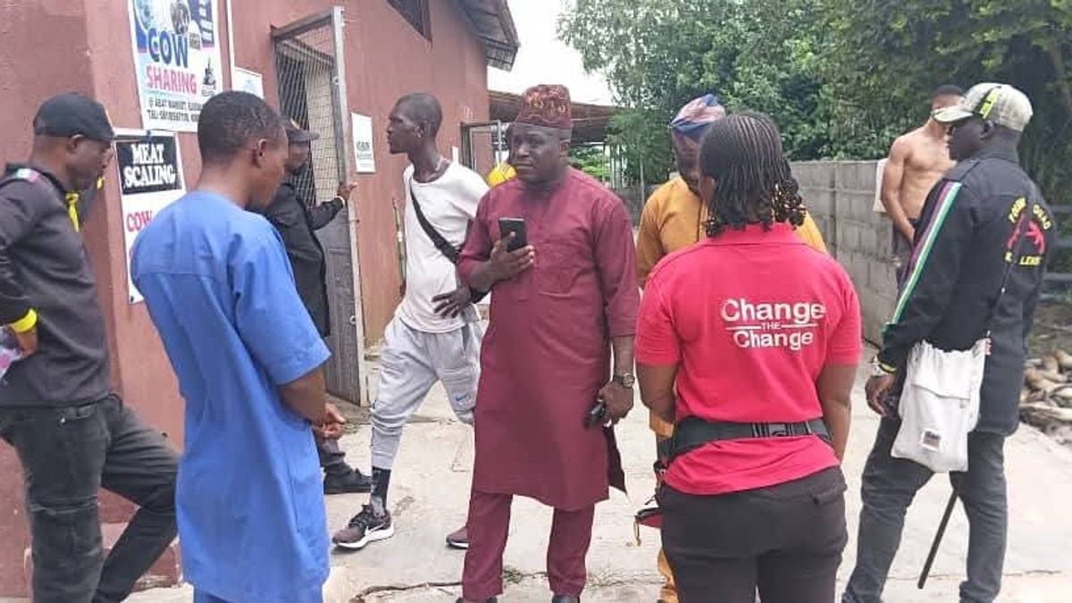 MARKET INSPECTION AND SANITATION DRIVE:HON. OLOWA CHARGES TRADERS ON HYGIENE, CAUTIONS AGAINST ILLEGAL MARKET TRADING