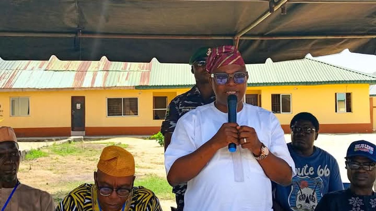 HON. OLOWA MEETS WITH CDC MEMBERS, ASSURES THE 4TH TIER OF CONTINUED GOVERNMENT'S SUPPORT