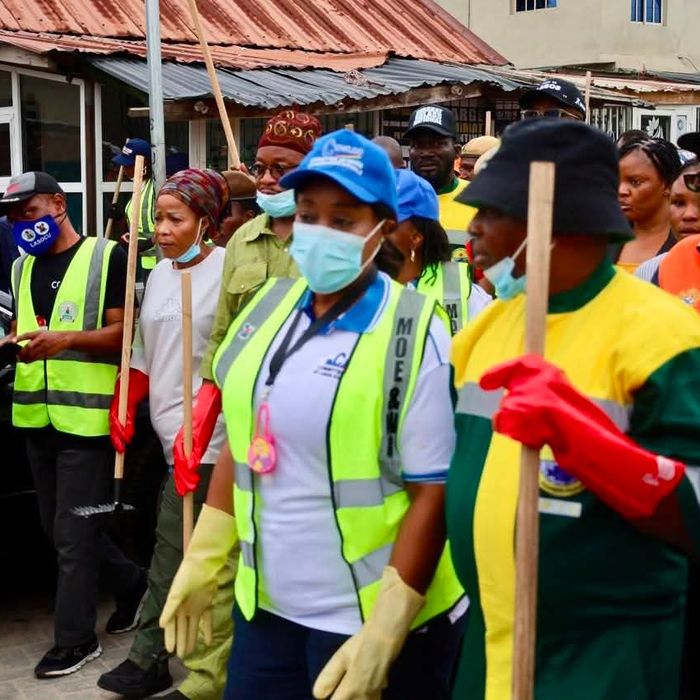 IBEJU-LEKKI MAKES A STATEMENT FOR CLEANER LAGOS AS FIRST LADY, DR. IBIJOKE SANWOOLU, MRS OLUREMI HAMZAT, TOKUN