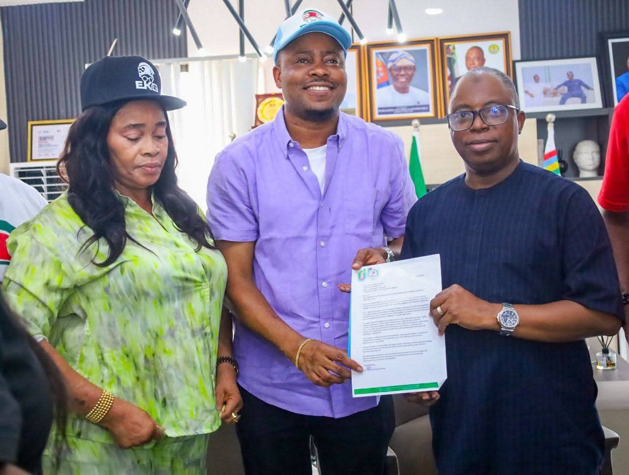 MEMBERS OF EKO 57, ASIWAJU BOLA TINUBU SUPPORT GROUP, PAY COURTESY VISIT TO CONFERENCE 57 CHAIRMAN, HON. ABDULLAHI SESAN OLOWA