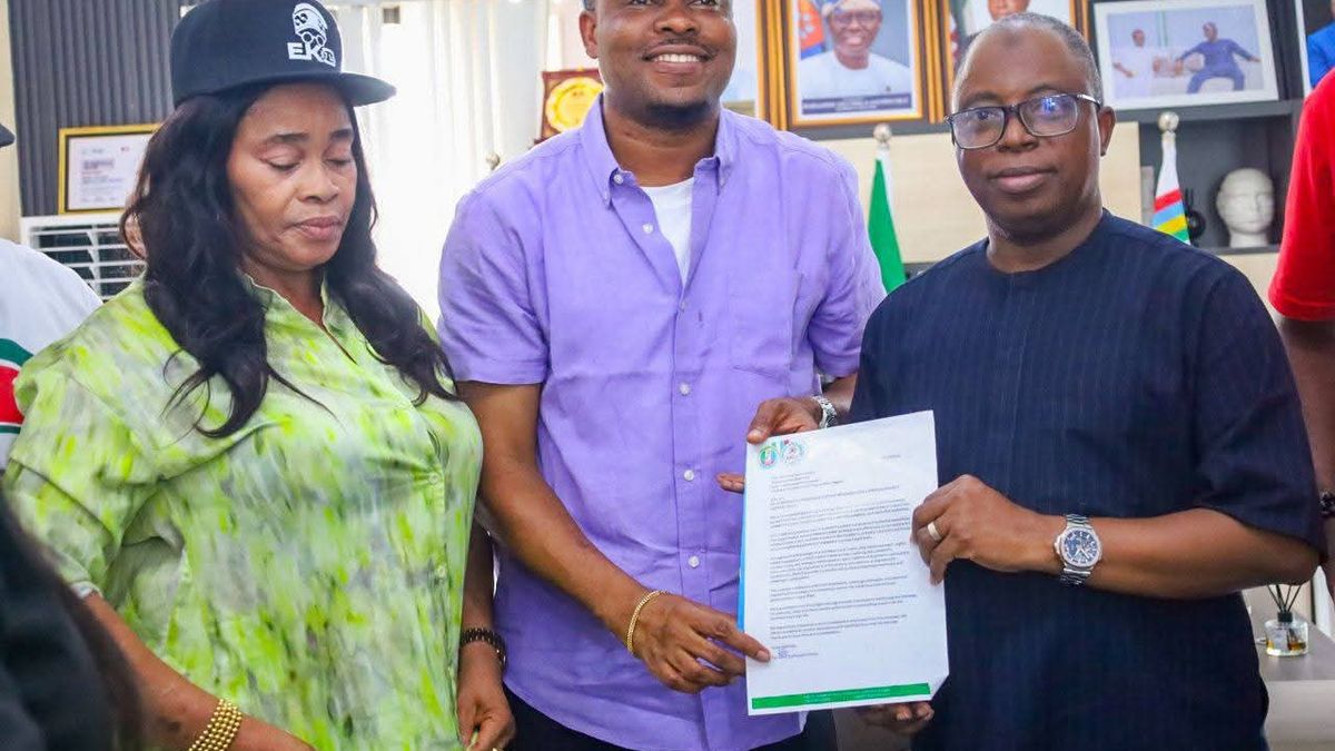 MEMBERS OF EKO 57, ASIWAJU BOLA TINUBU SUPPORT GROUP, PAY COURTESY VISIT TO CONFERENCE 57 CHAIRMAN, HON. ABDULLAHI SESAN OLOWA