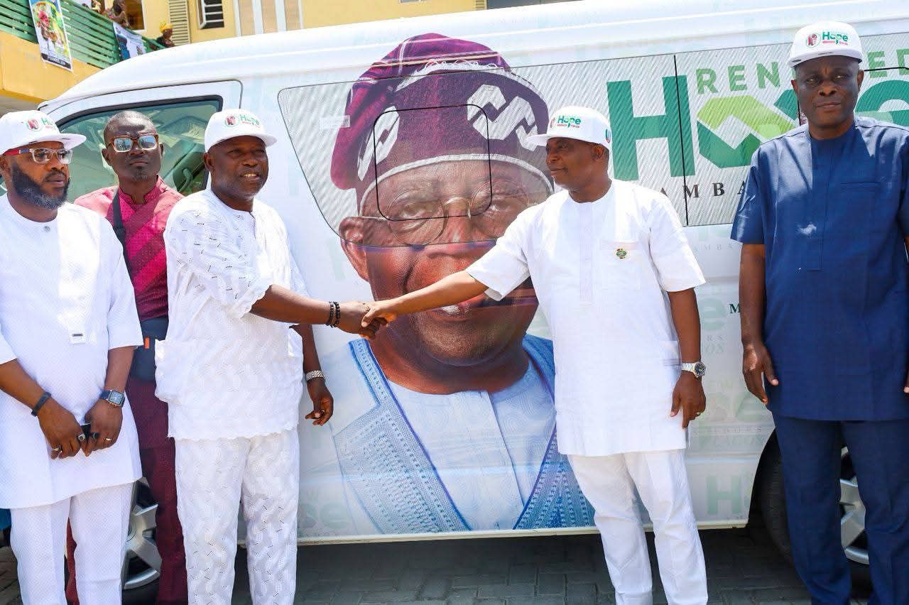 HON RAHEEM, RENEWED HOPE AGENDA COORDINATOR, PRESENTS VEHICLE DONATED BY THE LAGOS STATE GOVERNOR TO HON. OLOWA