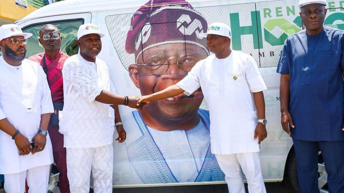 HON RAHEEM, RENEWED HOPE AGENDA COORDINATOR, PRESENTS VEHICLE DONATED BY THE LAGOS STATE GOVERNOR TO HON. OLOWA