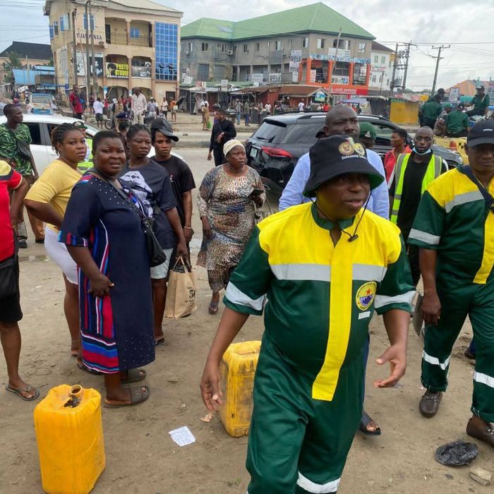HON. OLOWA LEADS MONTHLY SANITATION EXERCISE, JOINED BY HON. ABIOLA OLOWU