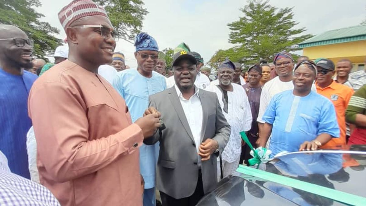 MAYOR OLOWA PRESENTS OFFICIAL VEHICLES TO THE LOCAL GOVERNMENT LEGISLATORS