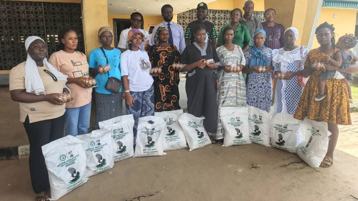 LAGOS STATE GOVERNMENT EMPOWERS PREGNANT WOMAN IN IBEJU-LEKKI WITH ESSENTIAL FOOD PALLIATIVES TO BOOST MATERNAL HEALTH