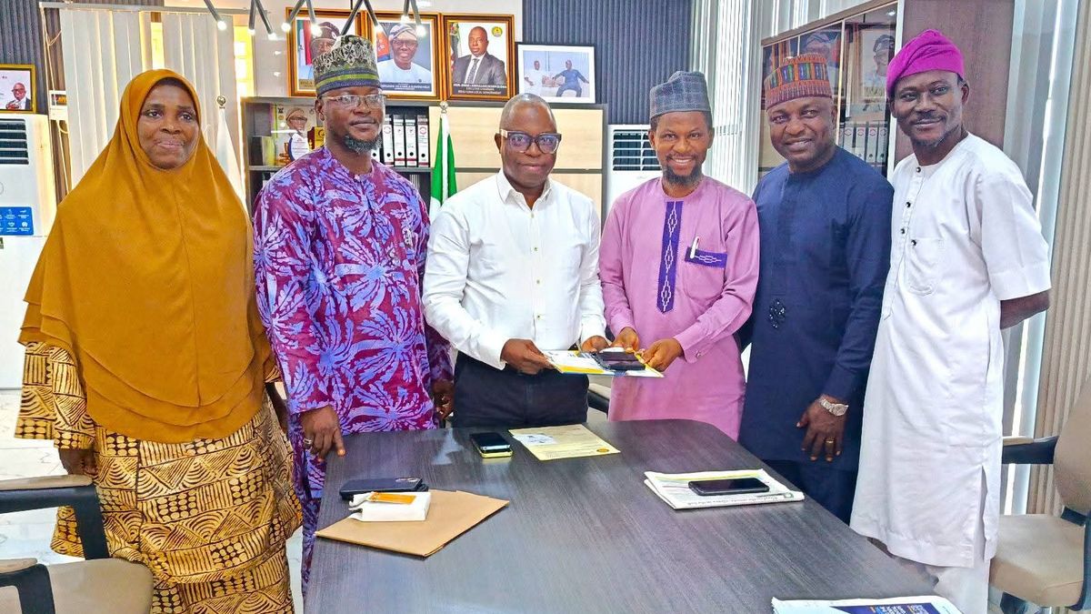 LASUMA PAYS COURTESY VISIT TO HON. ABDULLAHI SESAN OLOWA, SEEKS PARTNERSHIP FOR 2025 AGM AND SUPPORT FOR INDIGENT STUDENTS