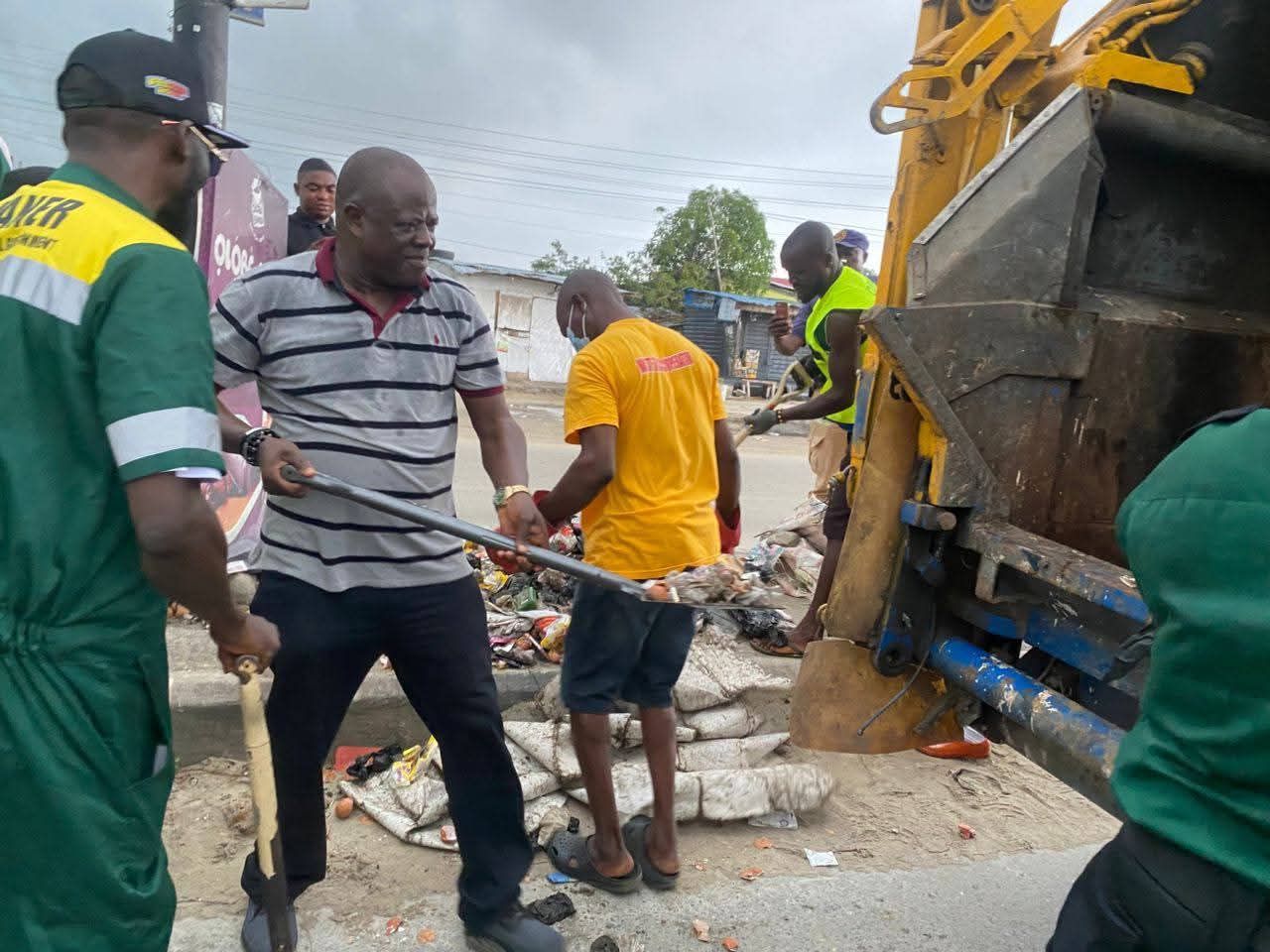 HON. OLOWA LEADS MONTHLY SANITATION EXERCISE, JOINED BY HON. ABIOLA OLOWU
