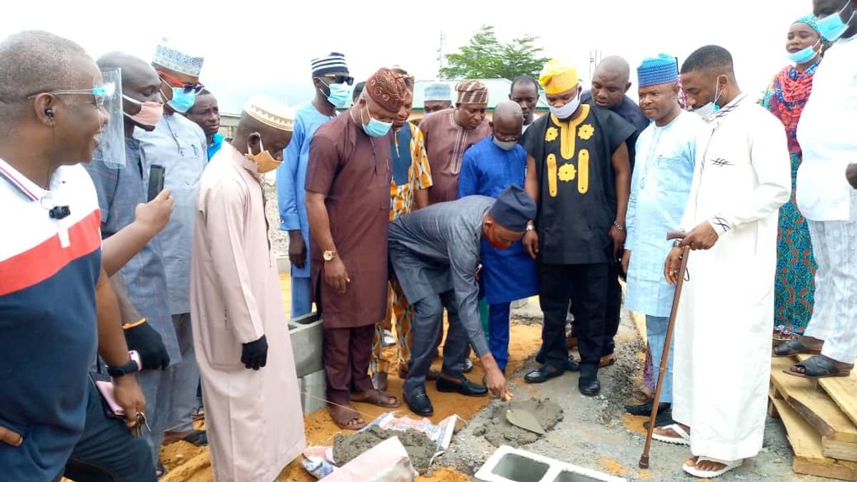 HON. DR. SEMIU OLORUNKEMI SURAKAT LAYS FOUNDATION OF IBEJU-LEKKI LEGISLATIVE BUILDING BLOCKS