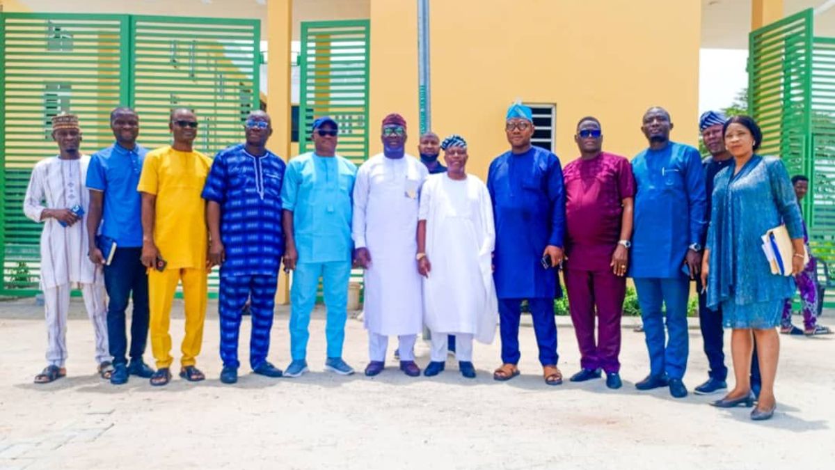 ONDO STATE ALGON CHAIRMAN VISITS HON. OLOWA, COMMENDS HIS EFFORTS ON INFRASTRUCTURAL DEVELOPMENT