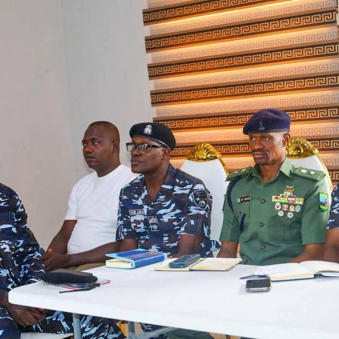 HON. ABDULLAHI SESAN OLOWA HOLDS PEACE AND SECURITY MEETING WITH STAKEHOLDERS IN IBEJU-LEKKI