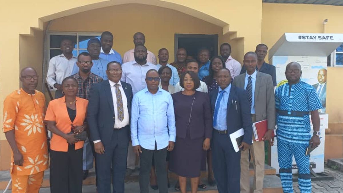 IBEJU-LEKKI COUNCIL CHAIRMAN RECEIVES DIRECTORS FROM THE OFFICE OF THE HOS LAGOS STATE.