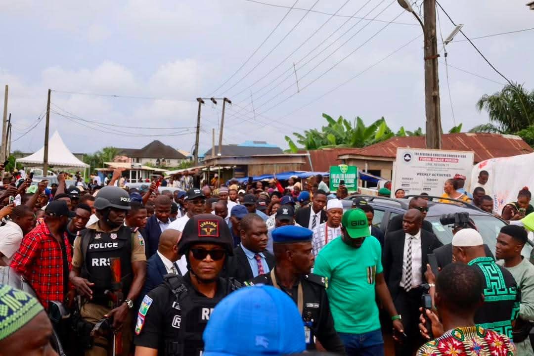 OLOWA RECEIVES SANWO-OLU, DEPUTY GOVERNOR, OTHERS AS LAGOS INTENSIFIES FLOOD RESPONSE IN GBETU-IWEREKUN
