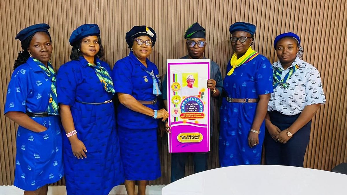 Members of the Girls' Guide Association