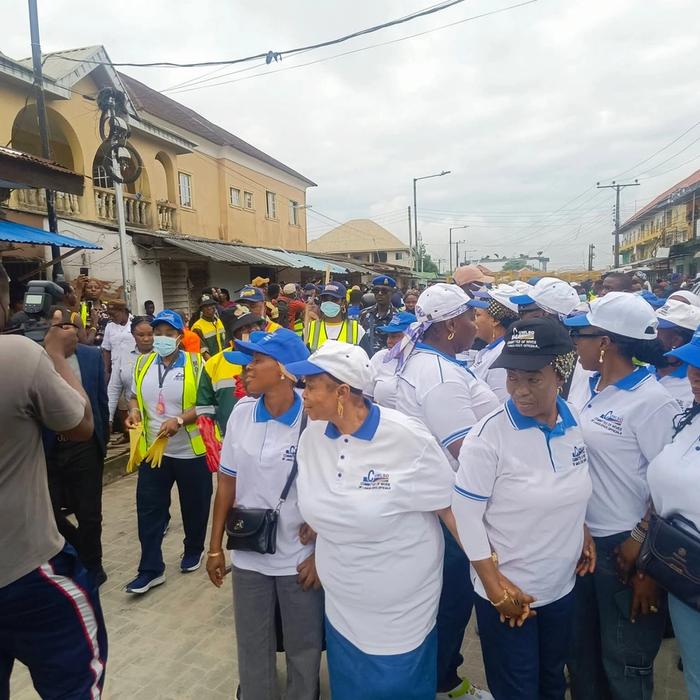 IBEJU-LEKKI MAKES A STATEMENT FOR CLEANER LAGOS AS FIRST LADY, DR. IBIJOKE SANWOOLU, MRS OLUREMI HAMZAT, TOKUN