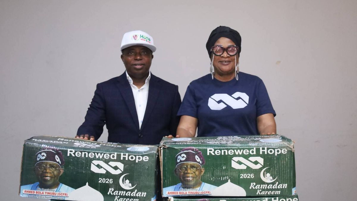 CITY BOY MOVEMENT DISTRIBUTES FOOD PACKS TO WOMEN IN IBEJU-LEKKI LOCAL GOVERNMENT AREA