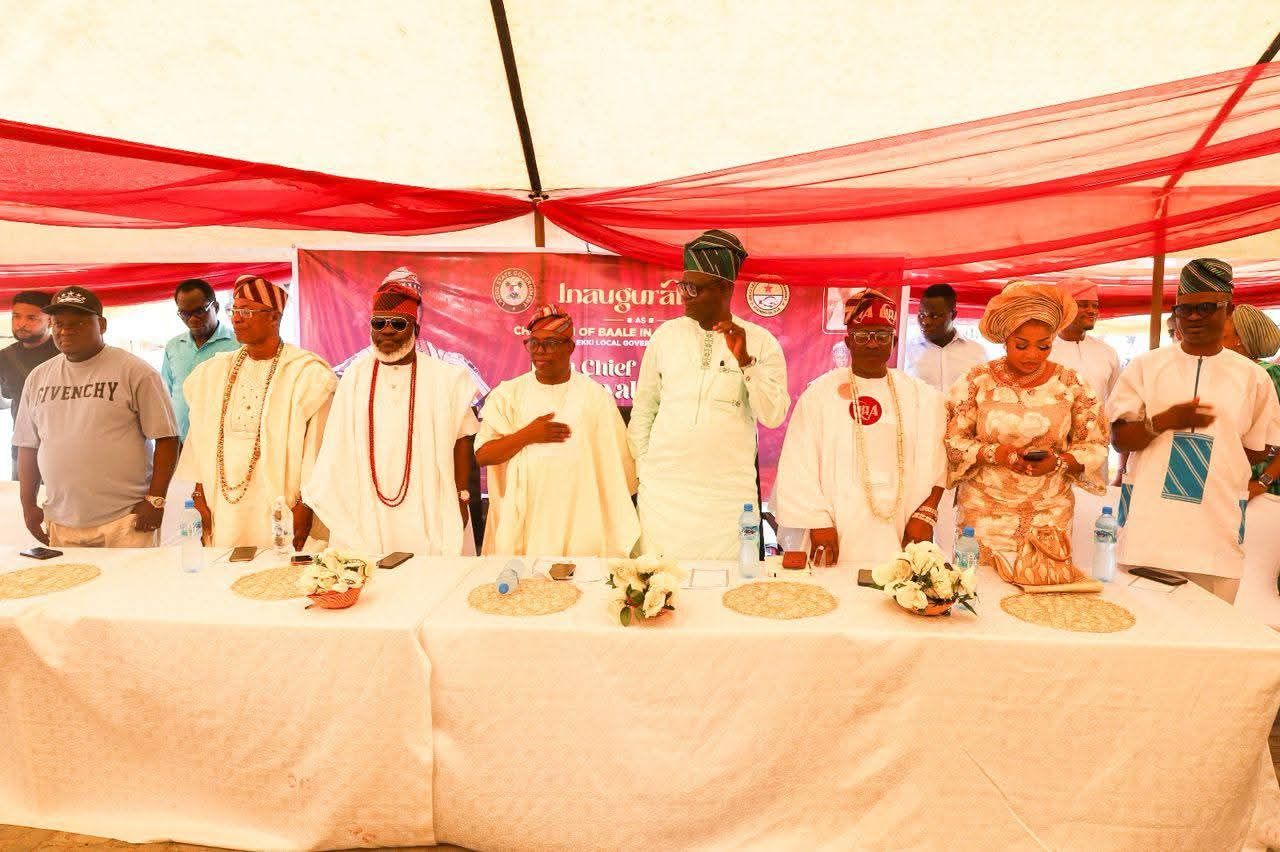HON. ABDULLAHI SESAN OLOWA INAUGURATES NEW EXECUTIVE COMMITTEE OF THE COUNCIL OF BAALES IN IBEJU-LEKKI; CHARGES THEM ON ETHICAL LEADERSHIP, JUSTICE AND FAIRNESS