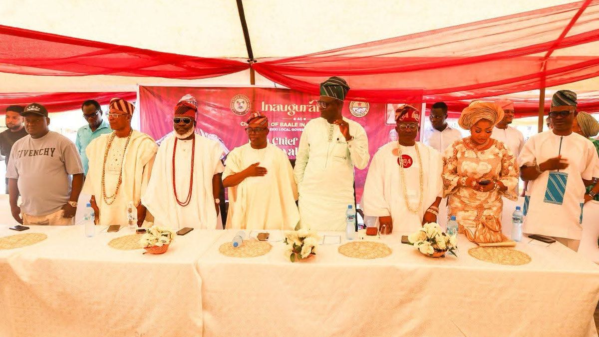 HON. ABDULLAHI SESAN OLOWA INAUGURATES NEW EXECUTIVE COMMITTEE OF THE COUNCIL OF BAALES IN IBEJU-LEKKI; CHARGES THEM ON ETHICAL LEADERSHIP, JUSTICE AND FAIRNESS
