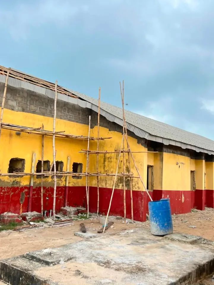 OLOWA INSPECTS ONGOING RENOVATION OF MAGBON ALADE PRIMARY SCHOOL, REAFFIRMS COMMITMENT TO QUALITY EDUCATION