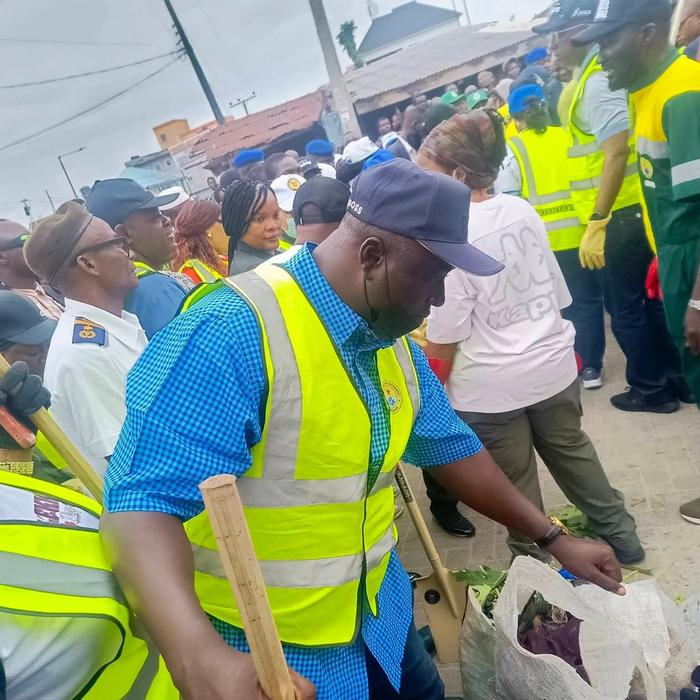 IBEJU-LEKKI MAKES A STATEMENT FOR CLEANER LAGOS AS FIRST LADY, DR. IBIJOKE SANWOOLU, MRS OLUREMI HAMZAT, TOKUN