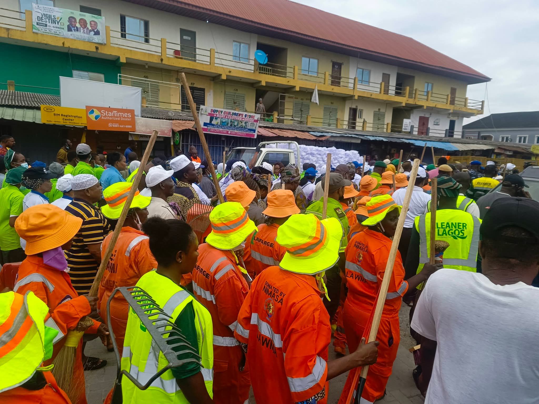 IBEJU-LEKKI MAKES A STATEMENT FOR CLEANER LAGOS AS FIRST LADY, DR. IBIJOKE SANWOOLU, MRS OLUREMI HAMZAT, TOKUN