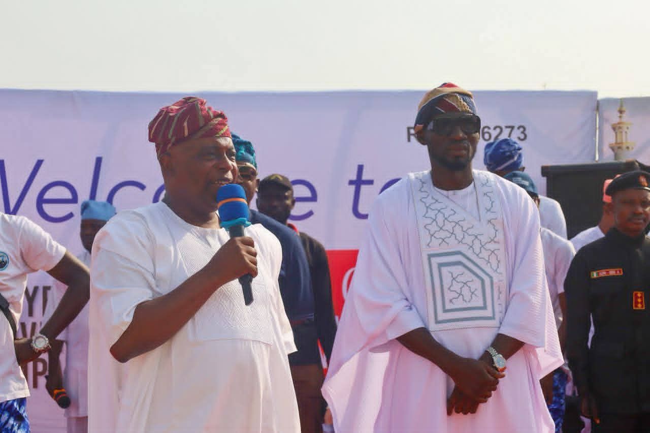HON. ABDULLAHI SESAN OLOWA LEADS HIGH-PROFILE TRIBUTE AS OTS FOUNDATION LAUNCHES WITH GRAND IMPACT: EDUCATION MATERIALS DISTRIBUTED TO SCORES OF PUPILS