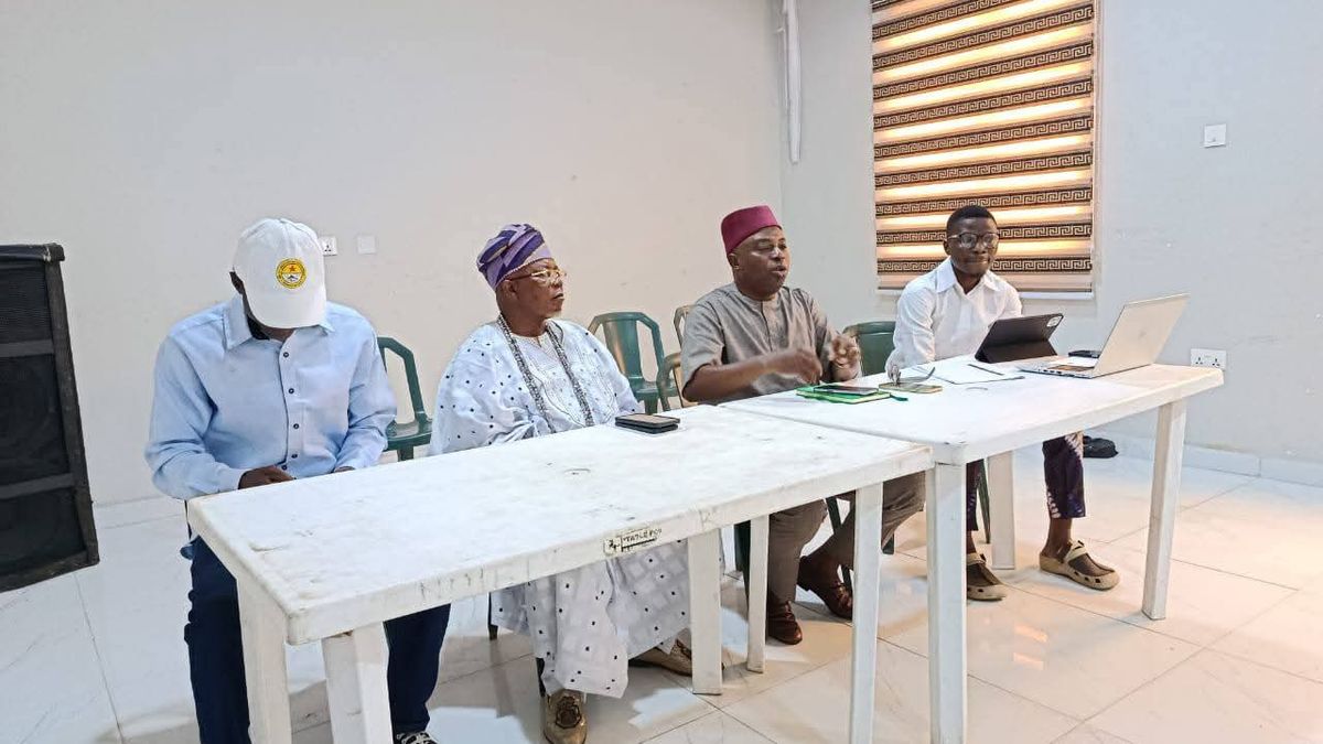 HON. (ENGR.) ABDULLAHI SESAN OLOWA ENGAGES TRADITIONAL RULERS ON THE IMPERATIVE OF REGISTERING FOR PERMANENT VOTER'S CARDS (PVCS)