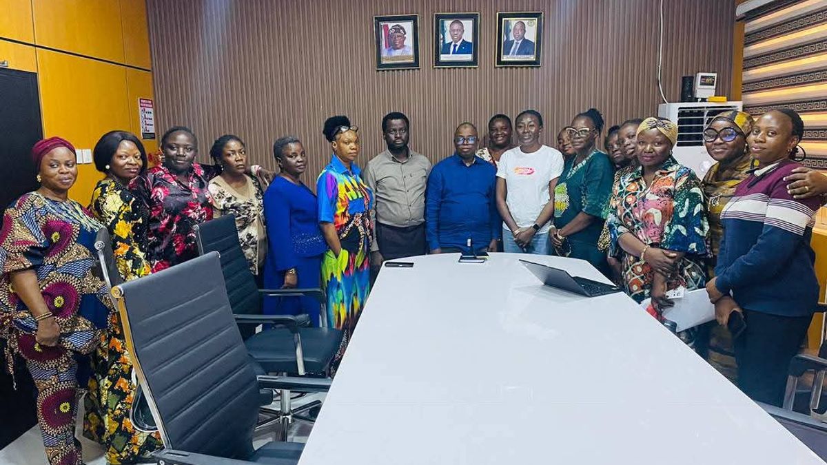 OICS/NURSES IN HEALTH DISTRICT 3, PAYS COURTESY VISIT TO HON. OLOWA