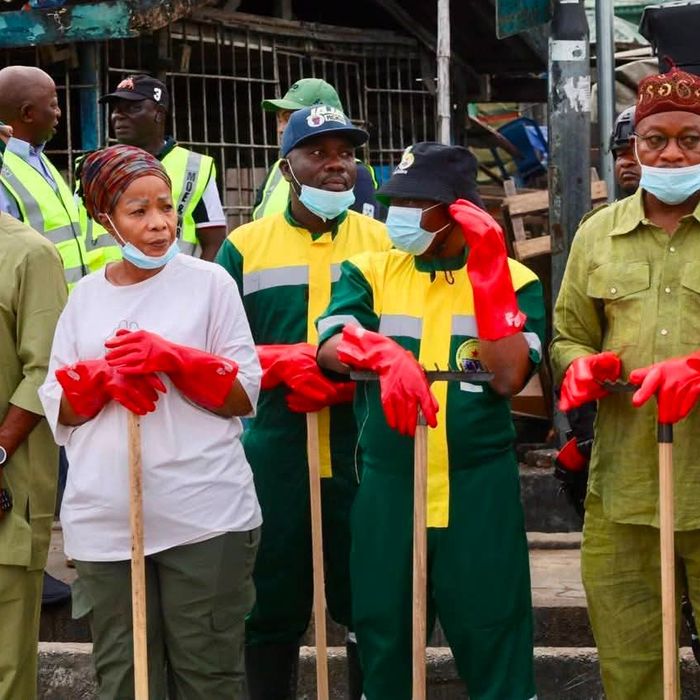 IBEJU-LEKKI MAKES A STATEMENT FOR CLEANER LAGOS AS FIRST LADY, DR. IBIJOKE SANWOOLU, MRS OLUREMI HAMZAT, TOKUN