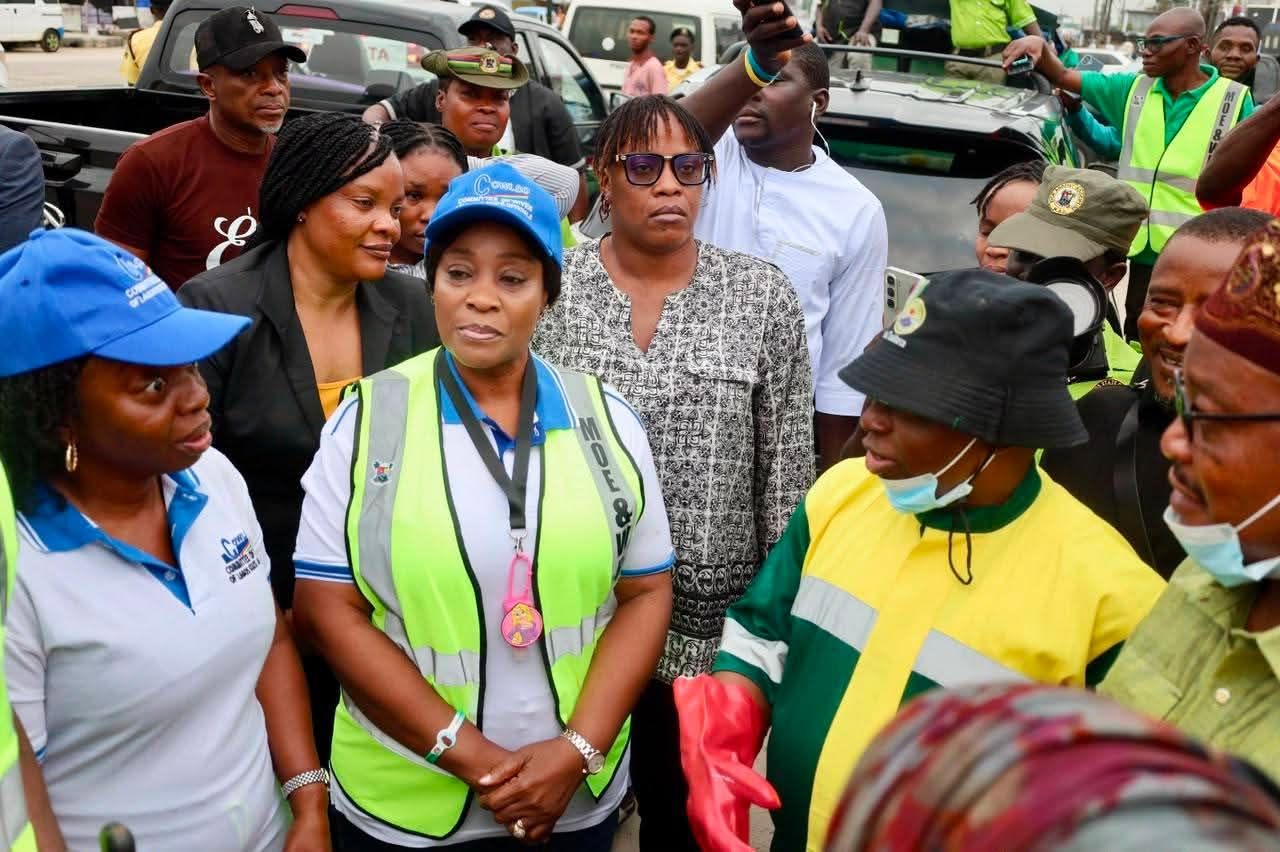 IBEJU-LEKKI MAKES A STATEMENT FOR CLEANER LAGOS AS FIRST LADY, DR. IBIJOKE SANWOOLU, MRS OLUREMI HAMZAT, TOKUN