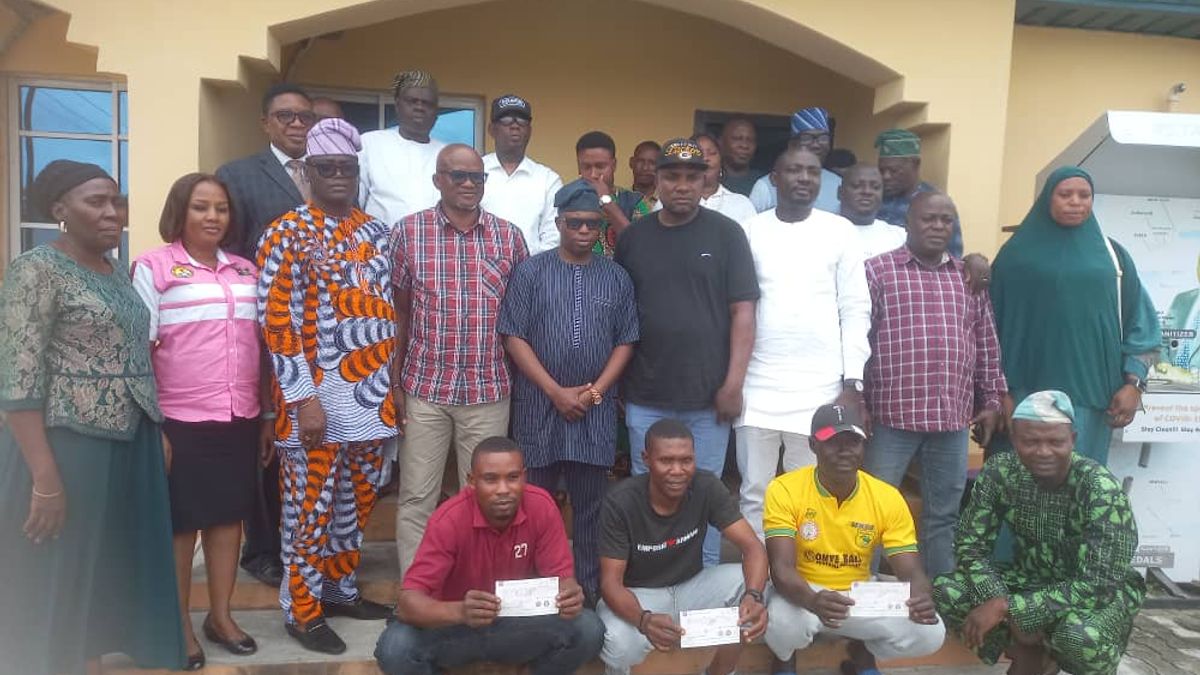 IBEJU-LEKKI CHAIRMAN'S CUP UPDATE: Olowa Redeems Promise of Cash Gifts to Winners.