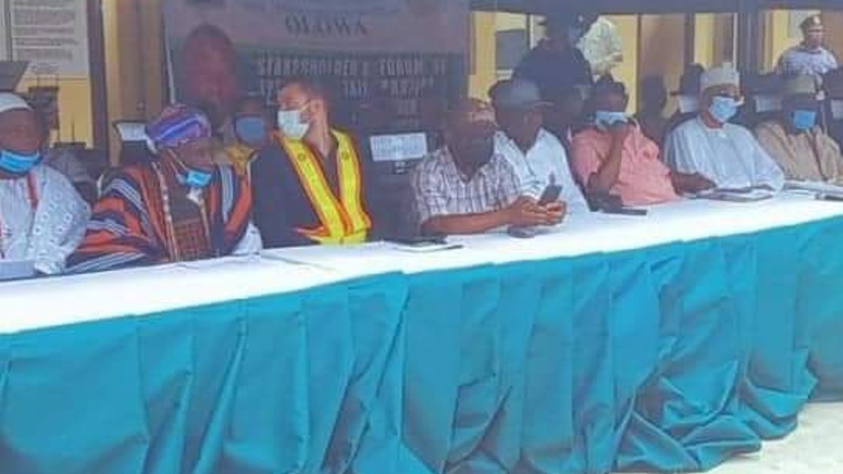 IBEJU-LEKKI COUNCIL SENSITIZES RESIDENTS ON VOTERS REGISTRATION