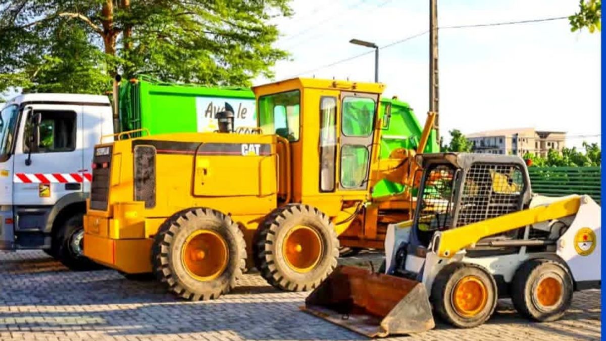 IBEJU LEKKI LGA COMMISSIONS MOTOR GRADER TO IMPROVE ROADS INFRASTRUCTURE