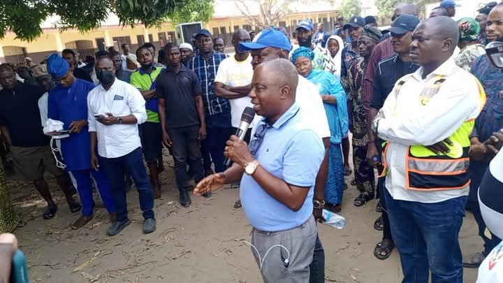 OUNJE IBEJU-LEKKI: OLOWA CONTINUES THE FREE FOOD PACKS DISTRIBUTION ACROSS IBEJU LEKKI COMMUNITIES