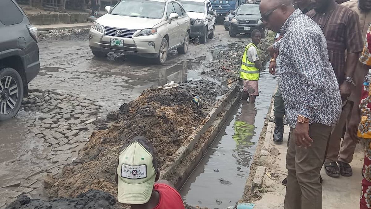IBEJU-LEKKI LOCAL GOVERNMENT DEFLOODING MEASURES: Desilting, Evacuation of Drainages and Road Verges Commences.