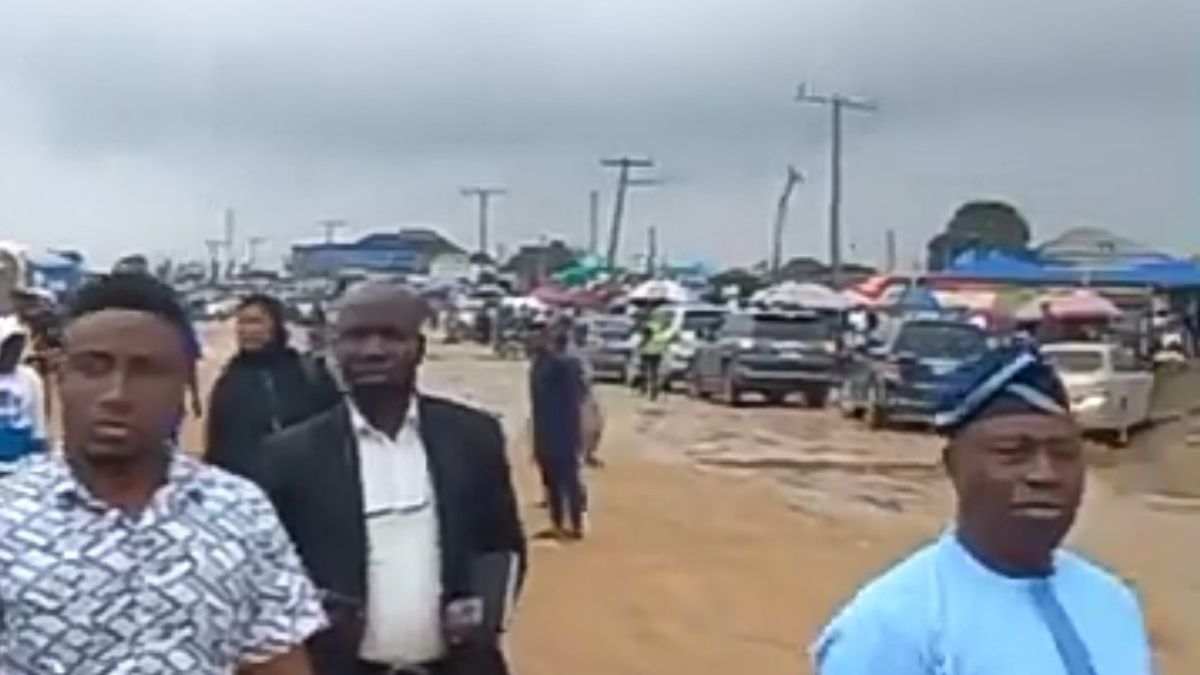 COUNCIL CHAIRMAN INSPECTS AWOYAYA ROAD, CALLS FOR MORE CALM AMONGST COMMUTERS